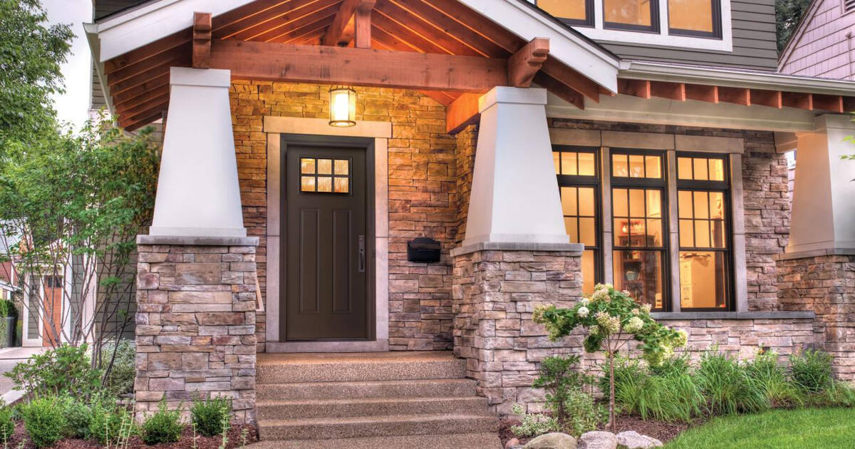 Craftsman front porch awaiting the home inspector the buyers chose